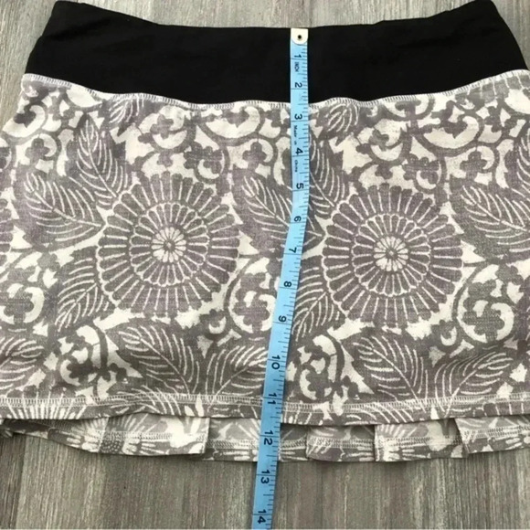 Lululemon Run: Pace Setter Skirt Beachy Floral White Fossil Black - Size 4‎ - Picture 9 of 15